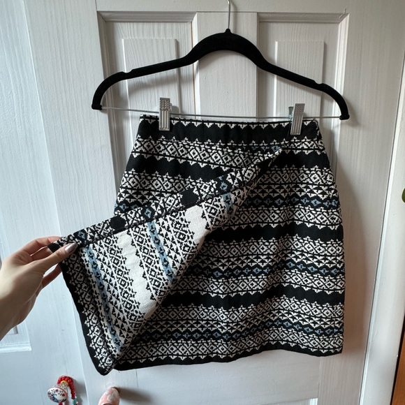 Geometric pattern skirt - Picture 2 of 4